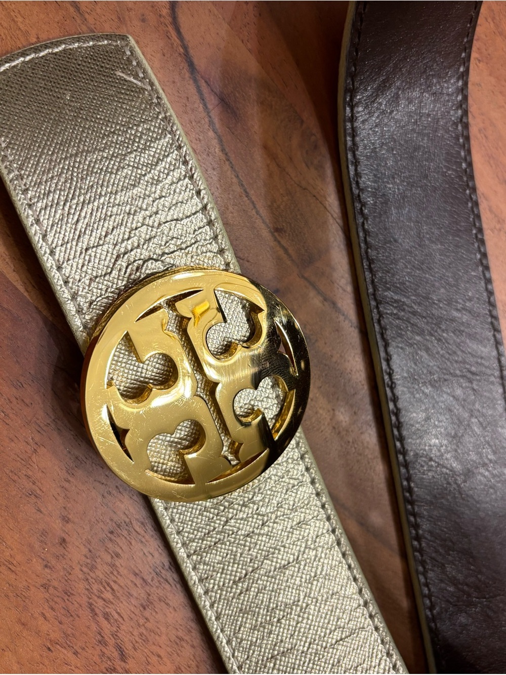 Tory Burch Reversible
Metallic Logo Belt Gold/Brown leather